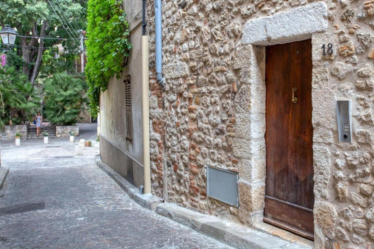 2-star Close To Beaches And Amenities Apartment Antibes