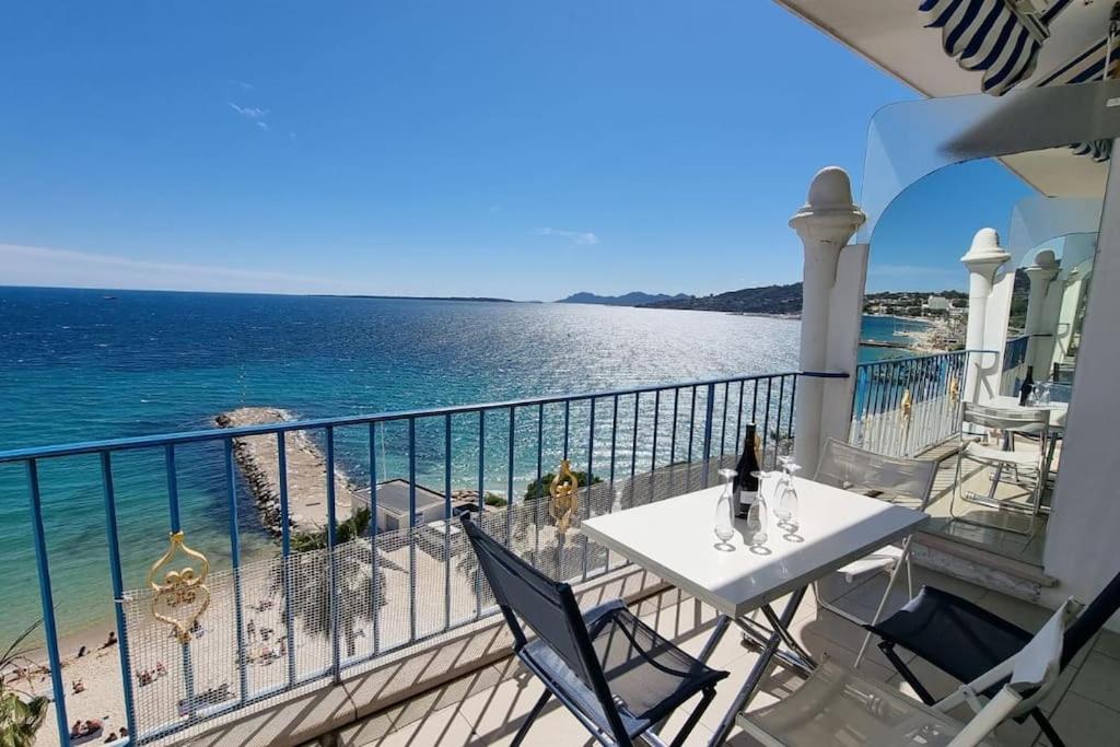Au Bord De La Mer De Juan-les-pins Antibes