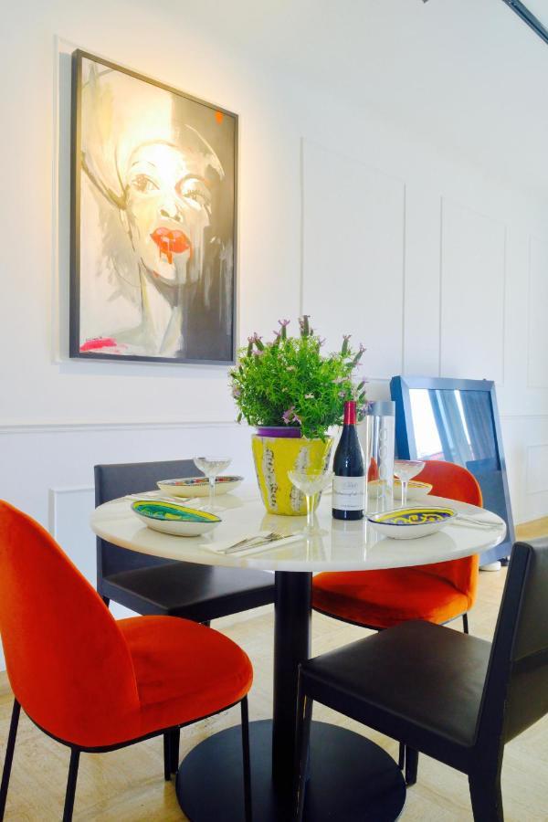 Elegant & Luminous 2-br - Center