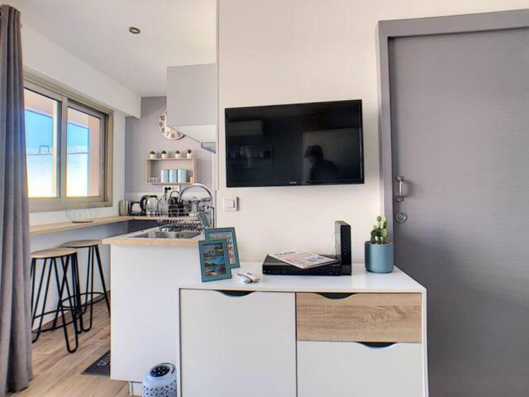 Juan Les Pins Centre - Neuf Avec Terrasse - 3 Mins Des Plages - Jazz Apartment Antibes