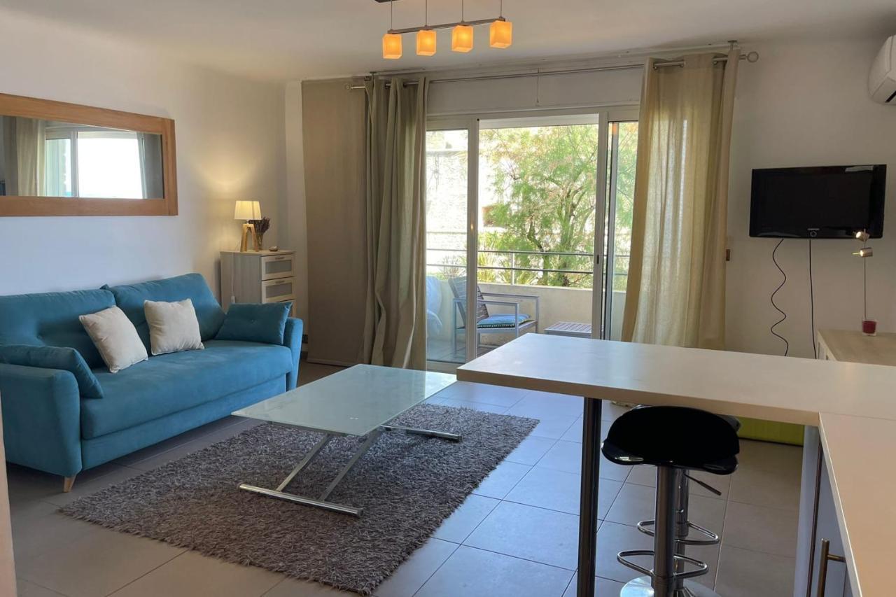 Fully Equipped Beachfront In The Heart Of The Center Bd Leclerc *