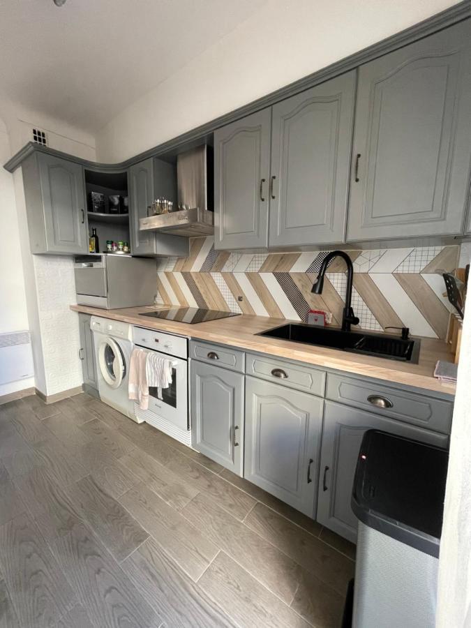 Charming Ac 2-bedroom Center Family, Couples Friendly Apartment *