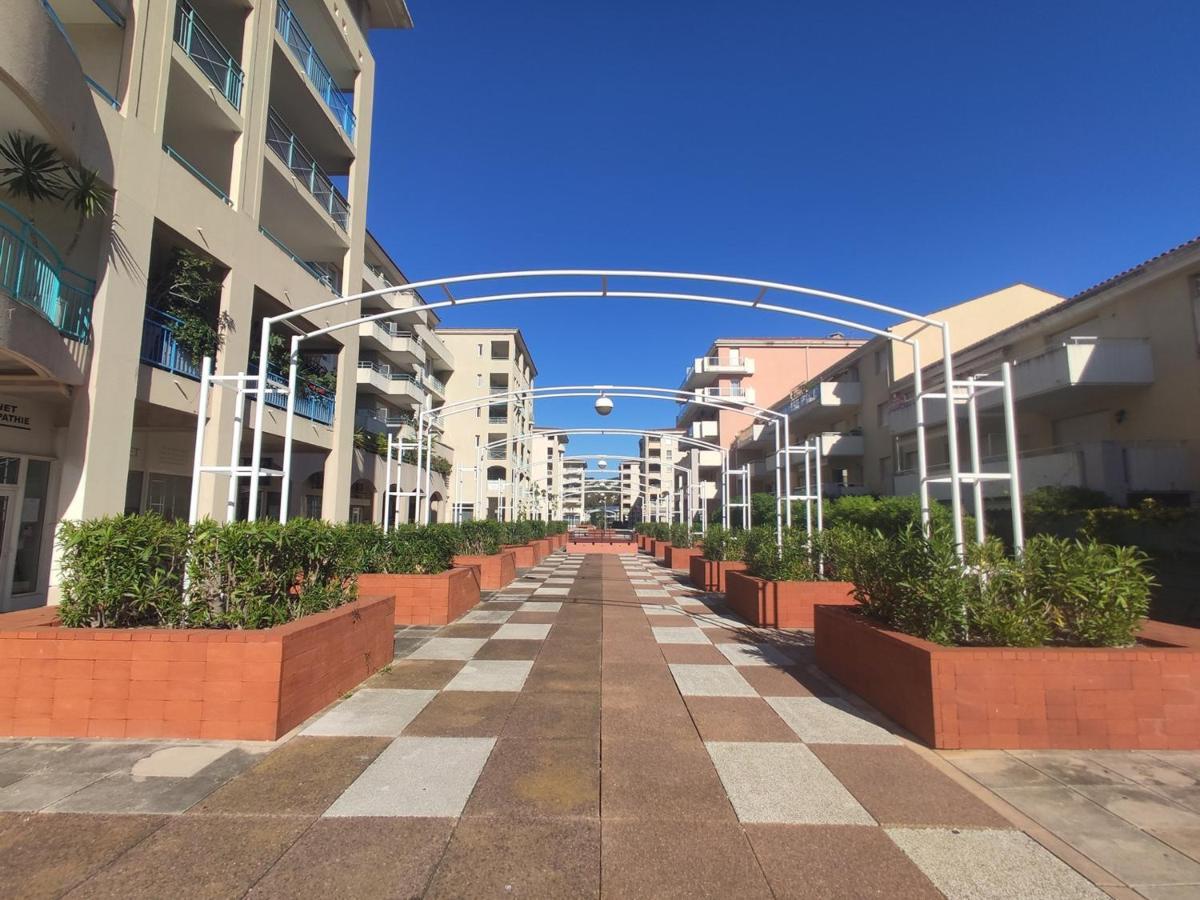 2 Pieces Avec Piscine, Terrasse Et A 400m De La Plage A - Fr-1-252-164 Antibes