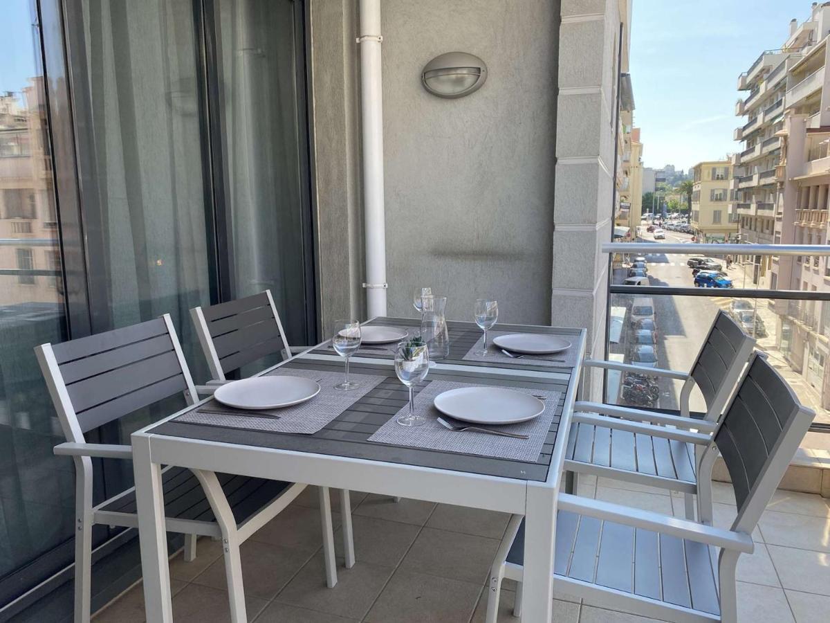 Climatise 4 Couchages Avec Terrasse Et Parking Securise A Antibes, Proche Port Et - Fr-1-252-180 * Antibes