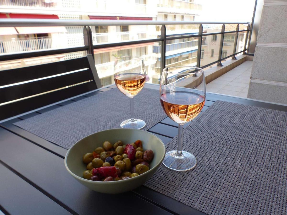 Climatise 4 Couchages Avec Terrasse Et Parking Securise A Antibes, Proche Port Et - Fr-1-252-180 Apartamento