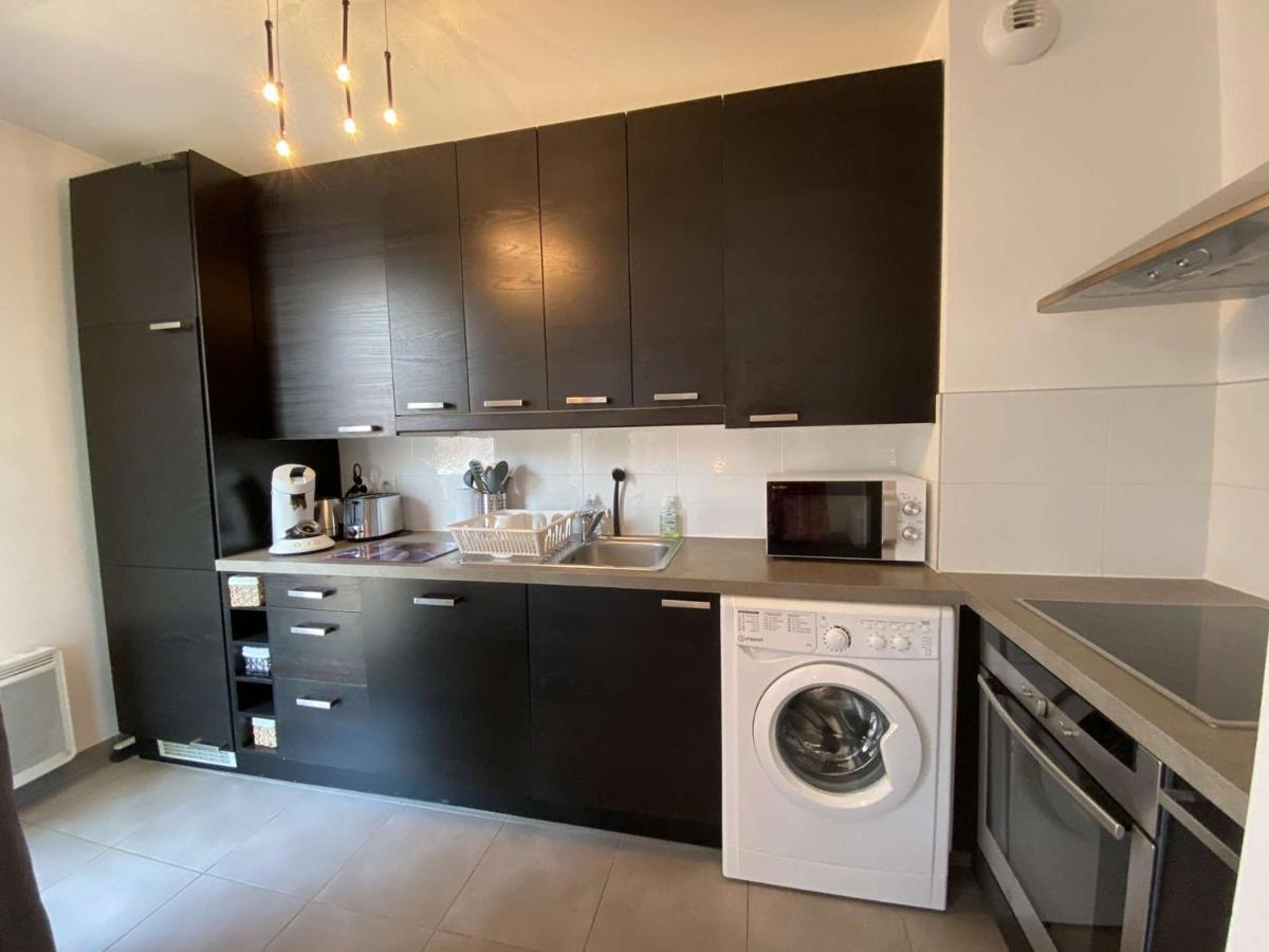 Climatise 4 Couchages Avec Terrasse Et Parking Securise A Antibes, Proche Port Et - Fr-1-252-180 Apartamento
