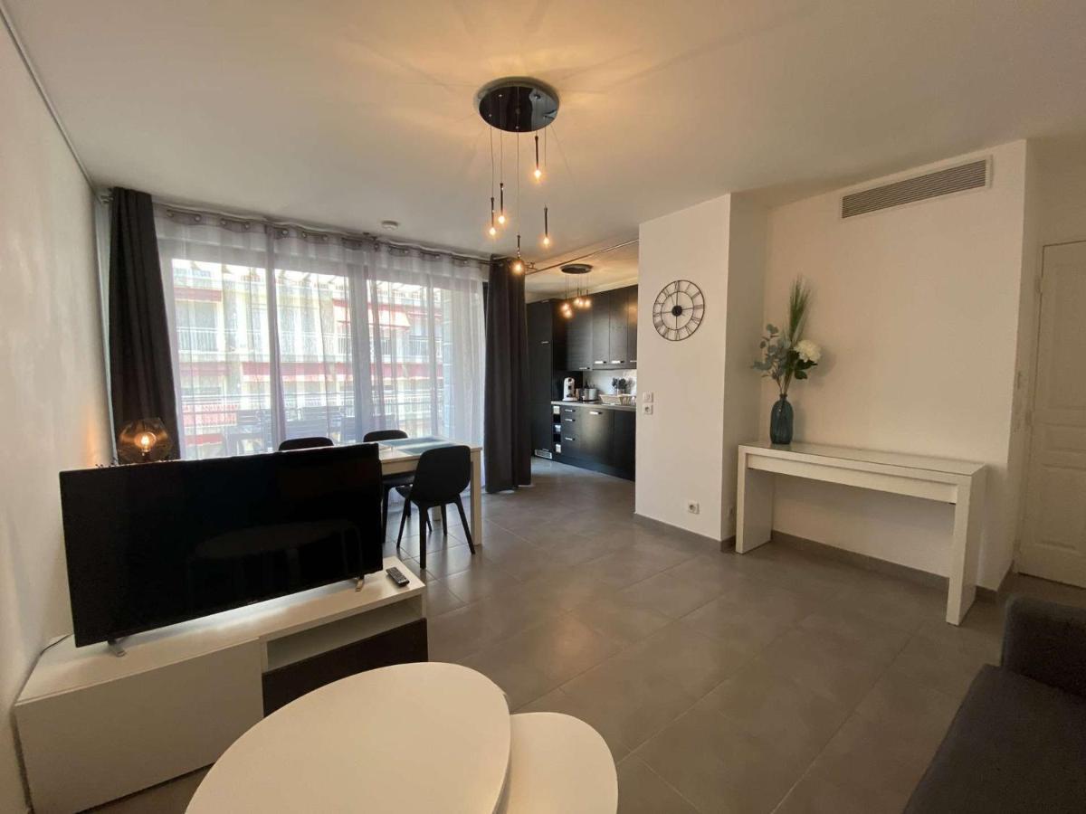 Apartamento Climatise 4 Couchages Avec Terrasse Et Parking Securise A Antibes, Proche Port Et - Fr-1-252-180 *