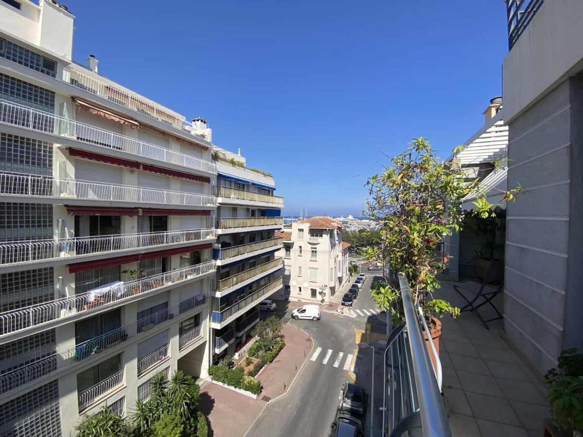 Climatise 4 Couchages Avec Terrasse Et Parking Securise A Antibes, Proche Port Et - Fr-1-252-180 *