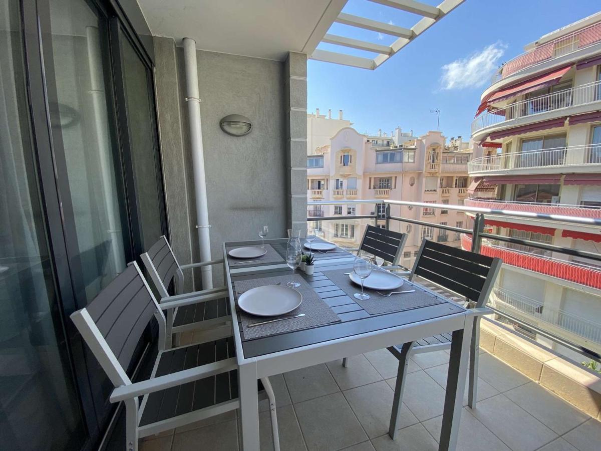Climatise 4 Couchages Avec Terrasse Et Parking Securise A Antibes, Proche Port Et - Fr-1-252-180 *
