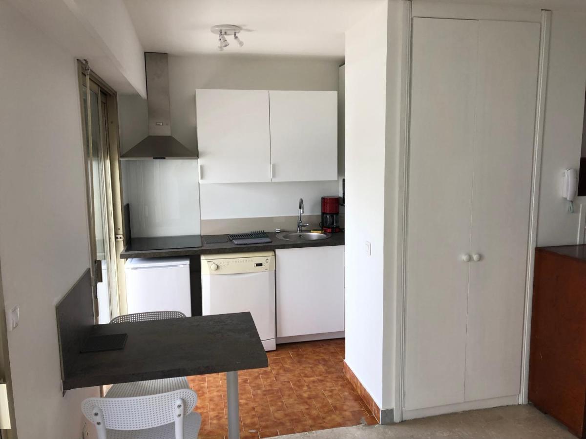 Juan-les-pins Residentiel, Grand Studio Proche Plages Et Commerces *