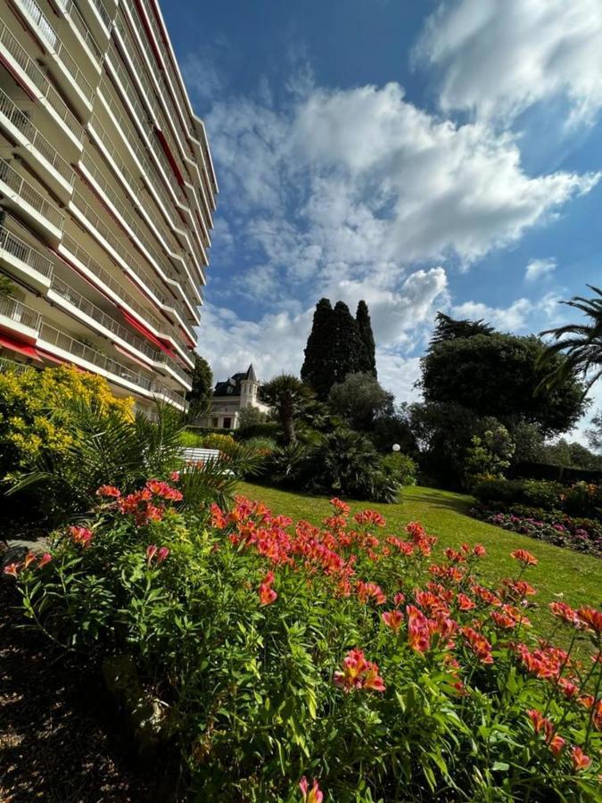 With A Panoramic View At The Last Floor Of The With A Pool * Antibes