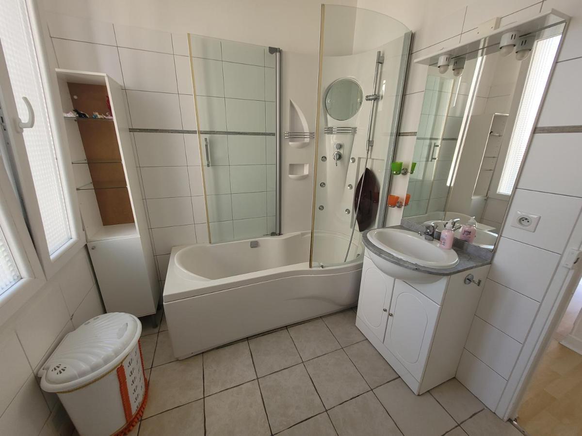 La Desiree - De Villa, 68m2, 8 Personnes Max, Climatise, 4 Etoiles, 120m2 De Jardin Et Parking, Wifi, Vu