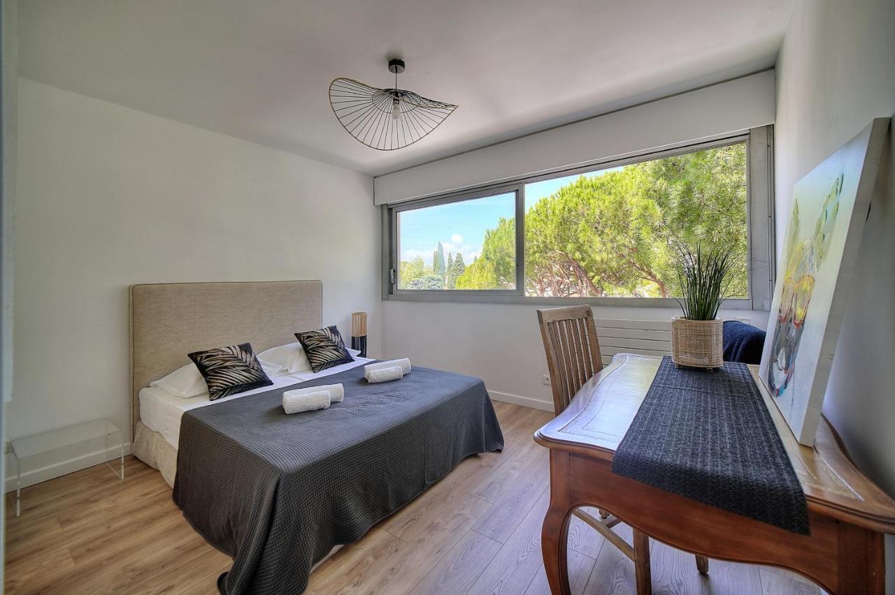 Attique Antibois - Piscine - Vue - Parking - Wifi Apartment *
