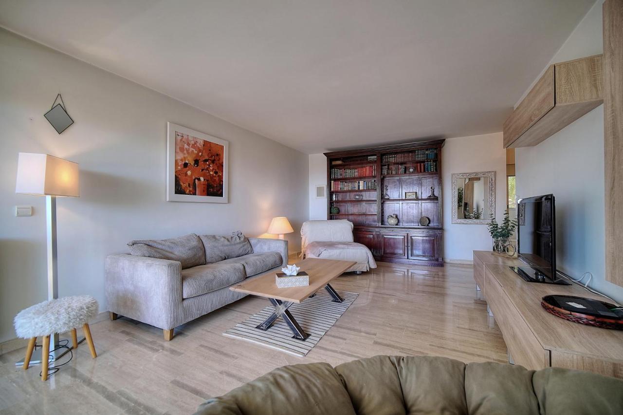 Attique Antibois - Piscine - Vue - Parking - Wifi Apartment *