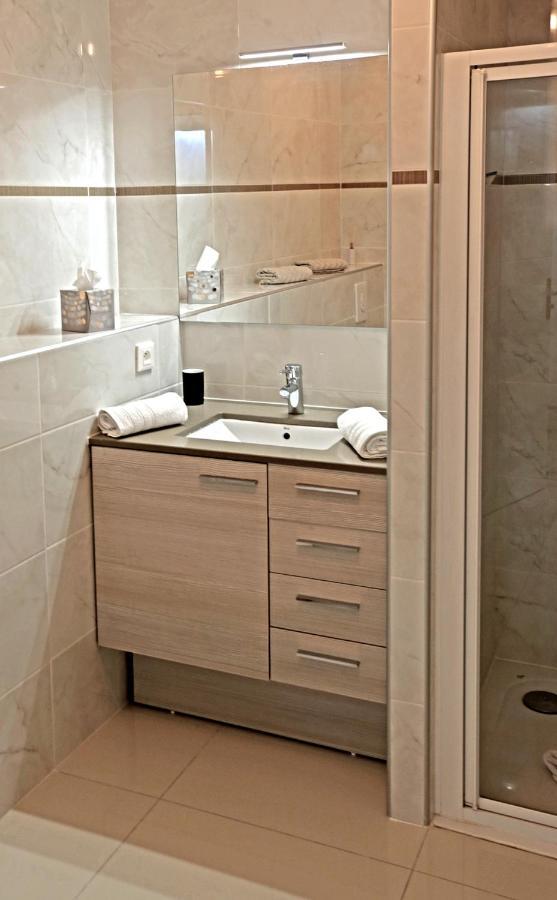 New Modern 1br Apt/terrace/parking/beside Apartment *