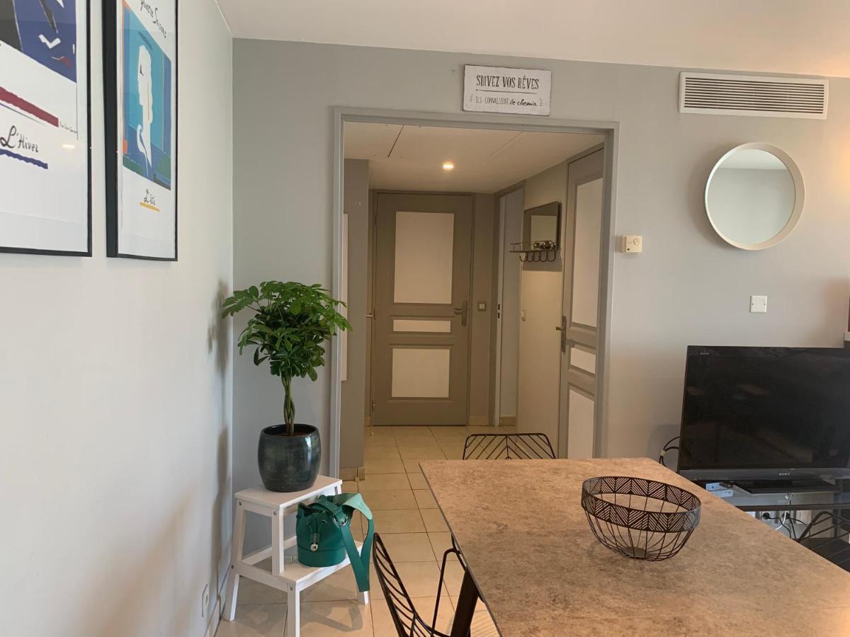 Joli 2p Climatise Dans Calme Et Securisee Avec Piscine * Antibes