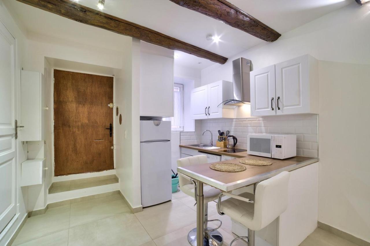 Superb Flat Near The In