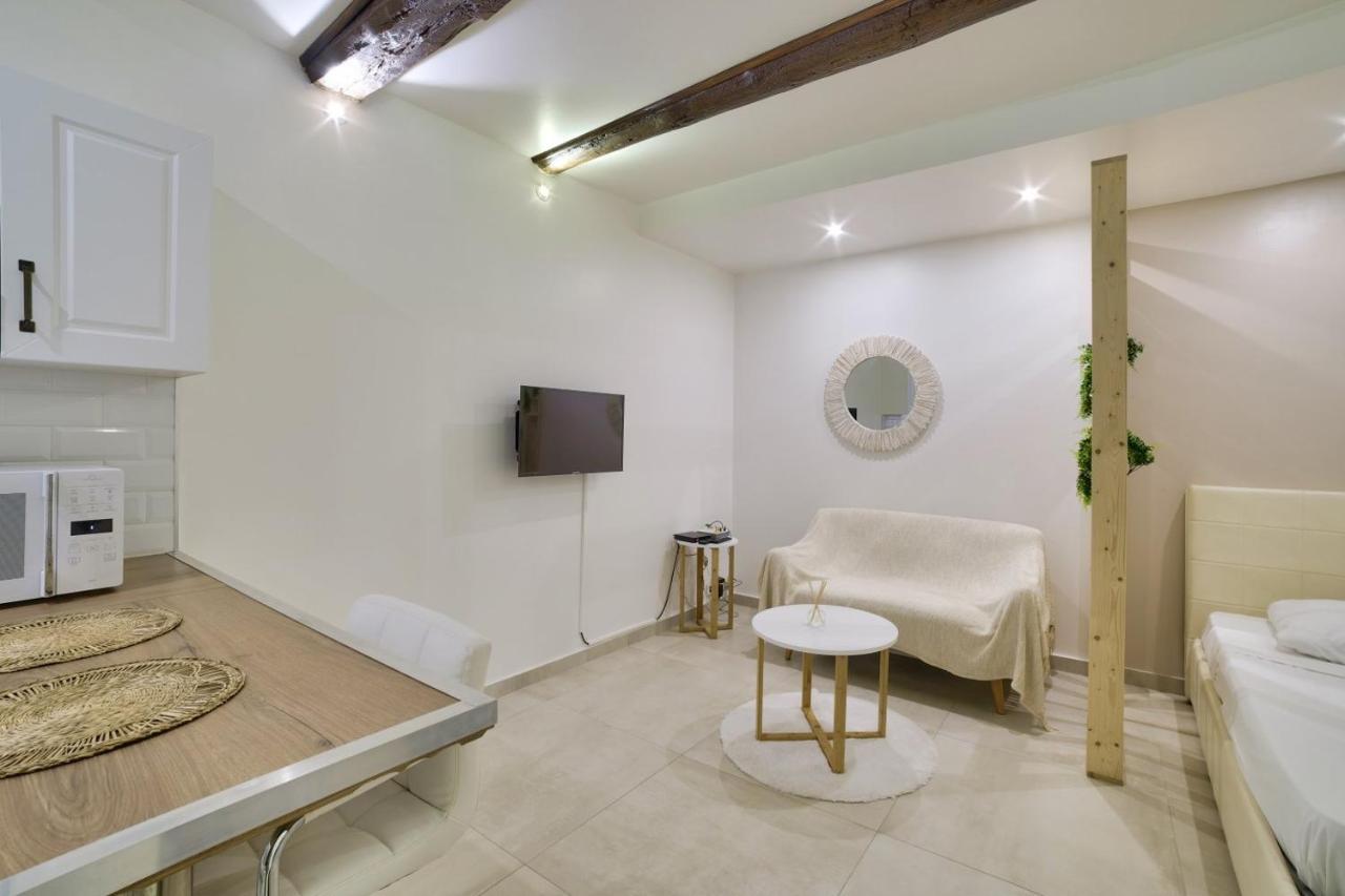 Superb Flat Near The In *
