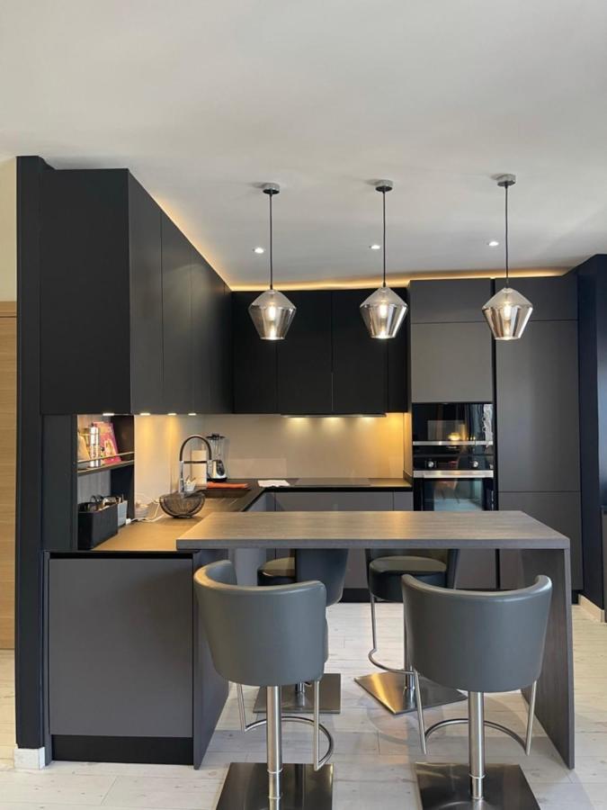 Deux Pièces Spacieux Place De Gaulle Centre-ville D'antibes Avec Extérieur Appartement