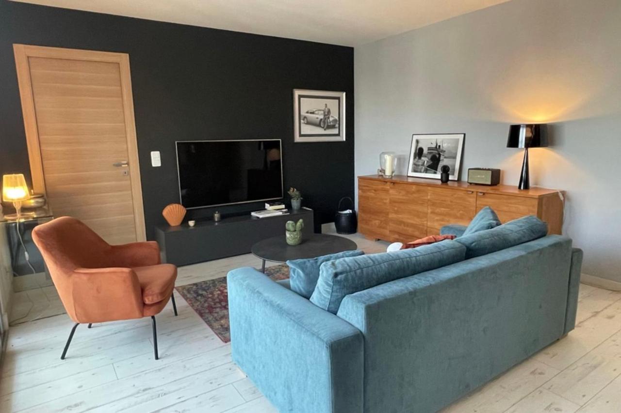 Appartement Deux Pièces Spacieux Place De Gaulle Centre-ville D'antibes Avec Extérieur Antibes