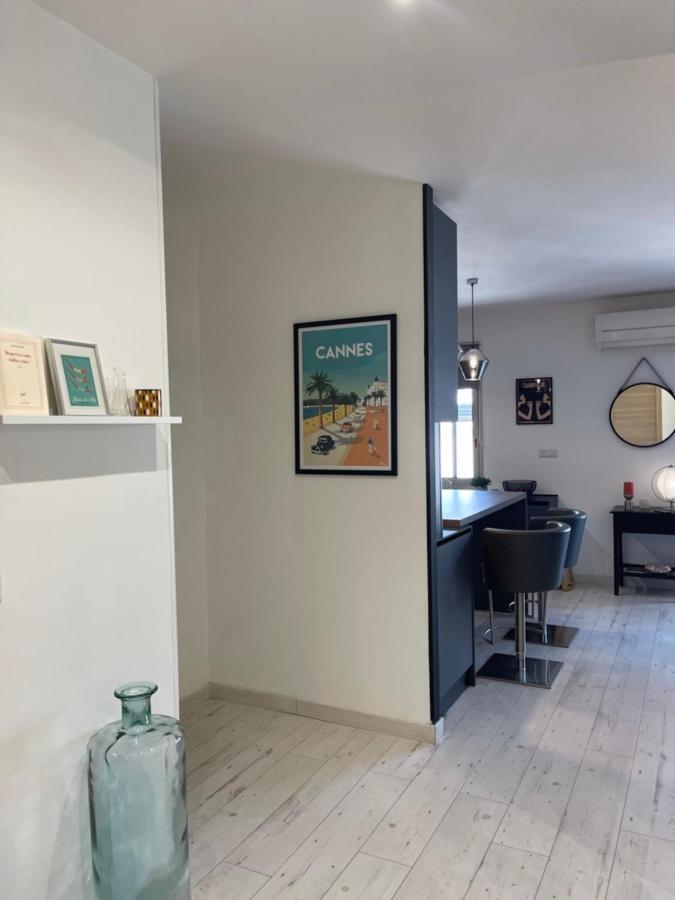 Deux Pièces Spacieux Place De Gaulle Centre-ville D'antibes Avec Extérieur Antibes
