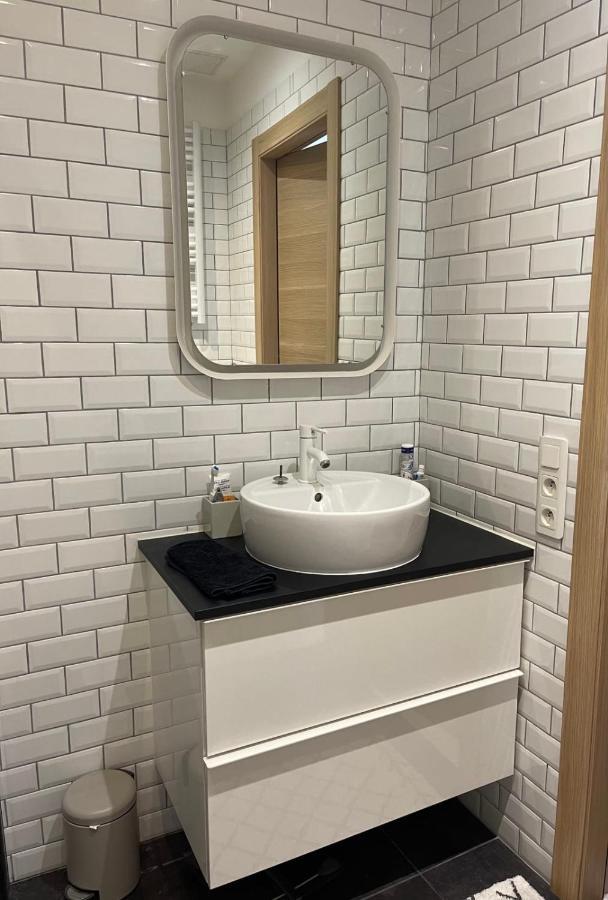 Appartement Deux Pièces Spacieux Place De Gaulle Centre-ville D'antibes Avec Extérieur Antibes