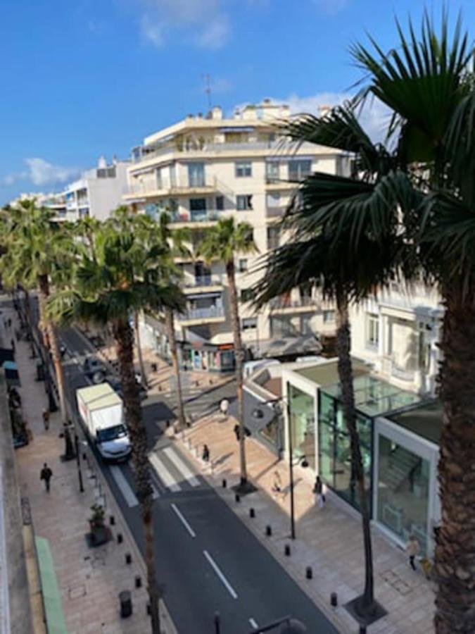 Deux Pièces Spacieux Place De Gaulle Centre-ville D'antibes Avec Extérieur Antibes