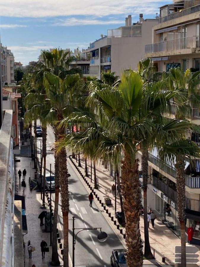 Appartement Deux Pièces Spacieux Place De Gaulle Centre-ville D'antibes Avec Extérieur