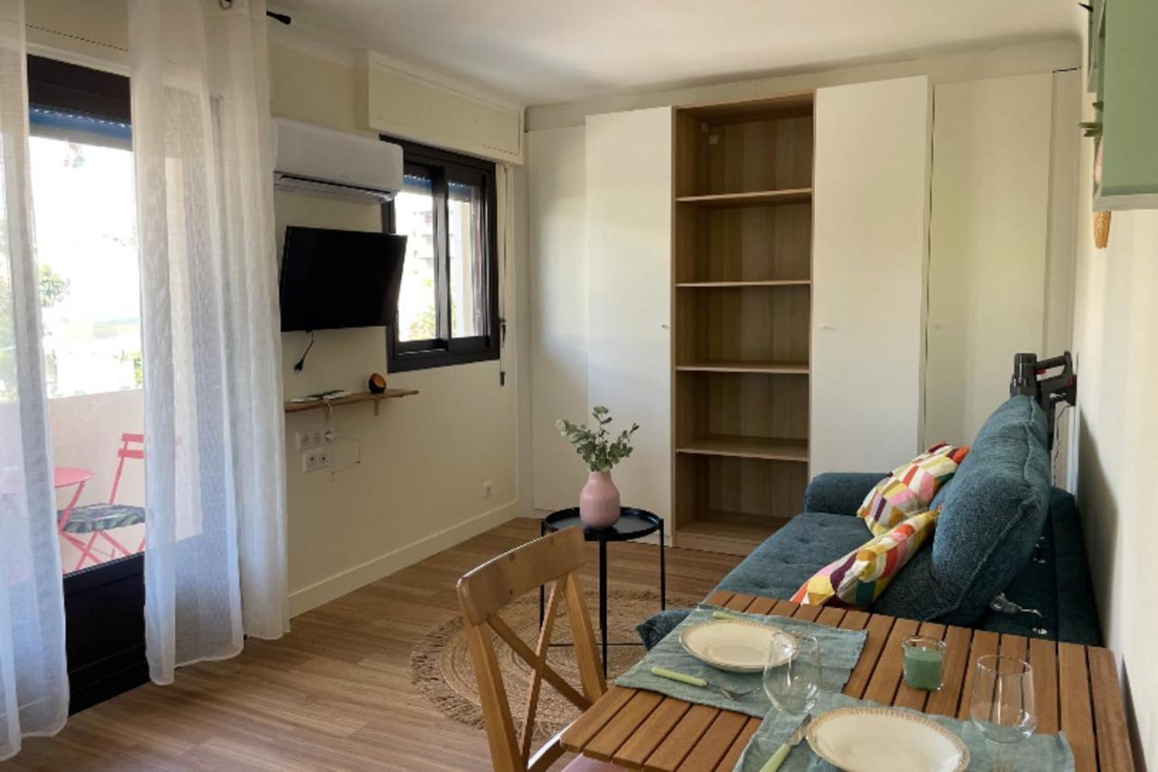For 2 People Near The Of *