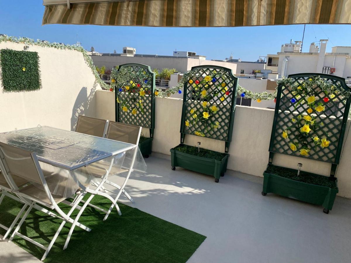 Nid Douillet Sur La Cote D'azur