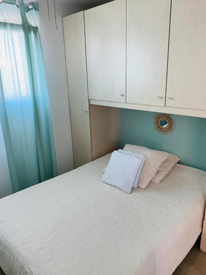 Nid Douillet Sur La Cote D'azur Antibes