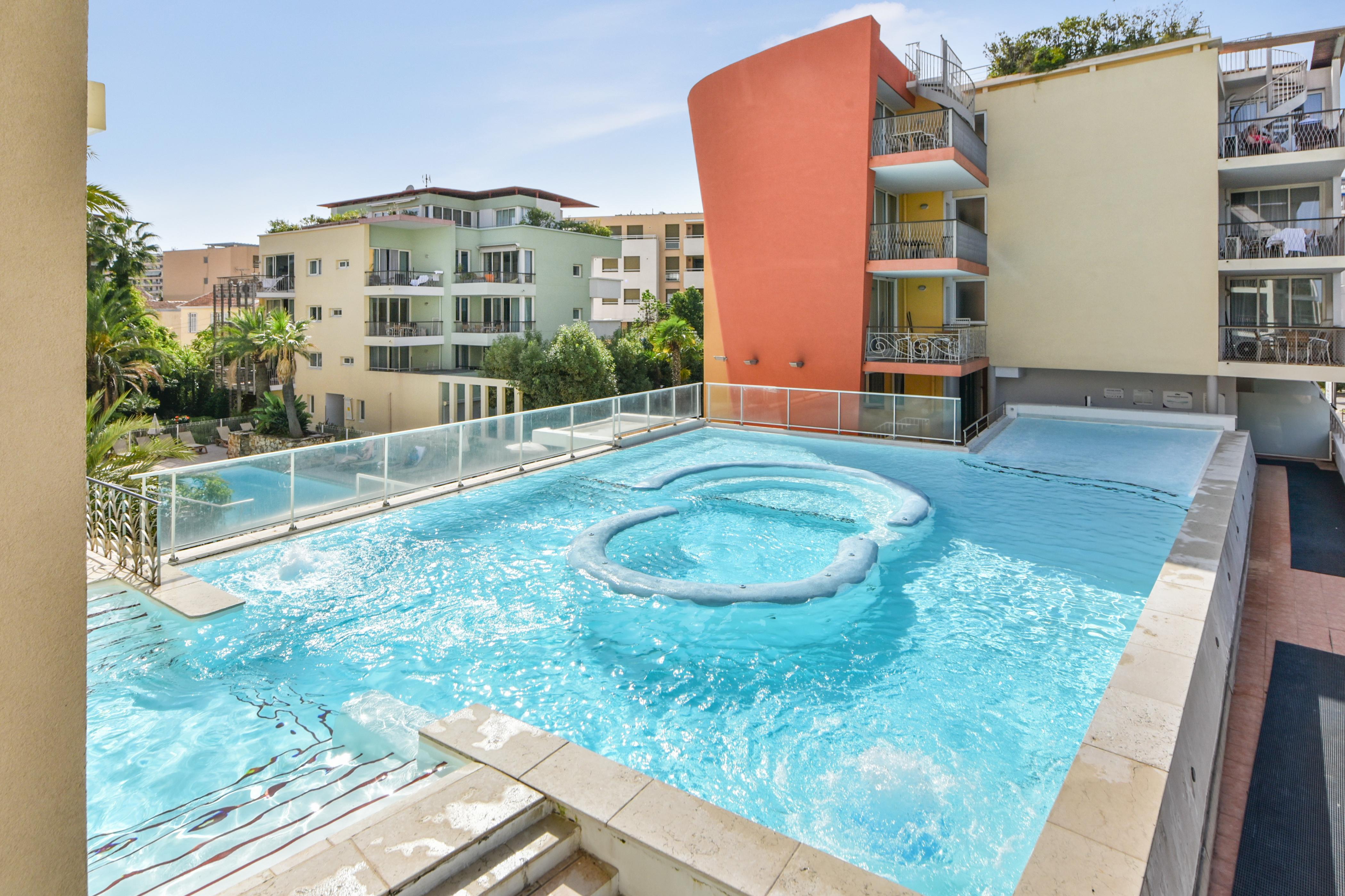 Pierre & Premium Port Prestige Aparthotel Antibes