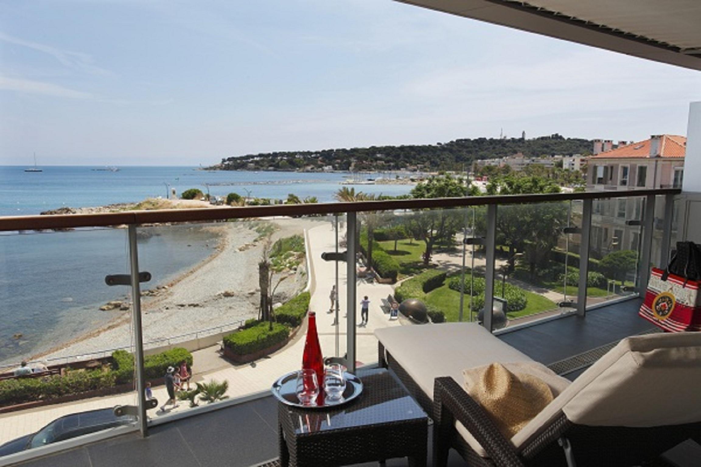 Royal - Luxury Hotel, Residence, & Antibes