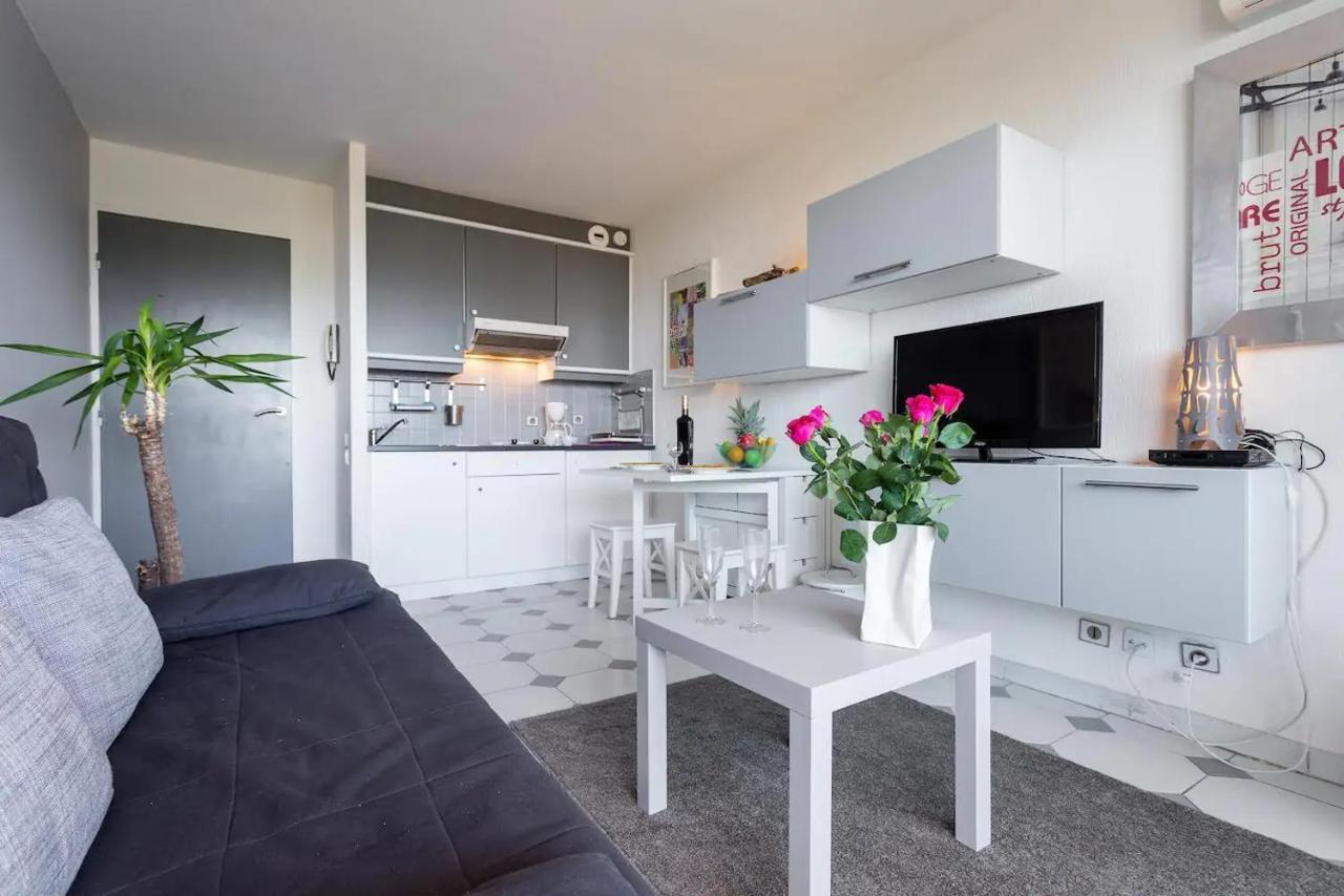 Modern W/balcony/port Views/nr Old Town * Antibes
