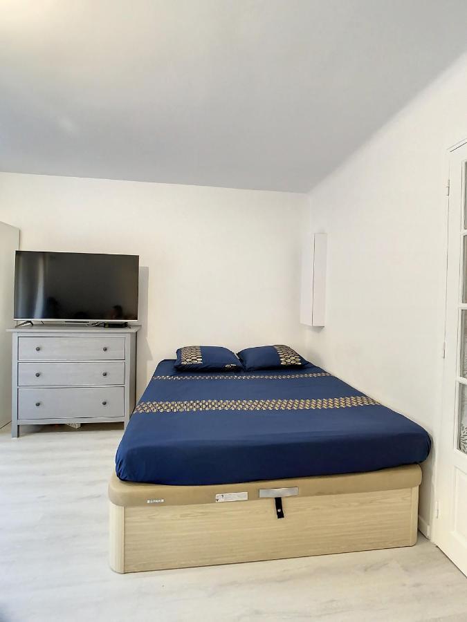 Grand Studio Av Terrasse, Au Calme, Centre Ville, Viel Antibes, Port Et Plage *