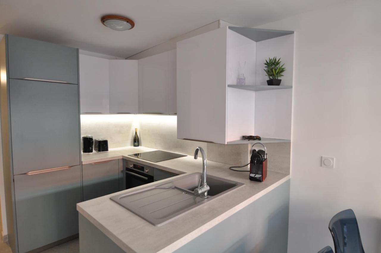 1er - Chic One-bedroom With Parking - Stayinantibes Apartment