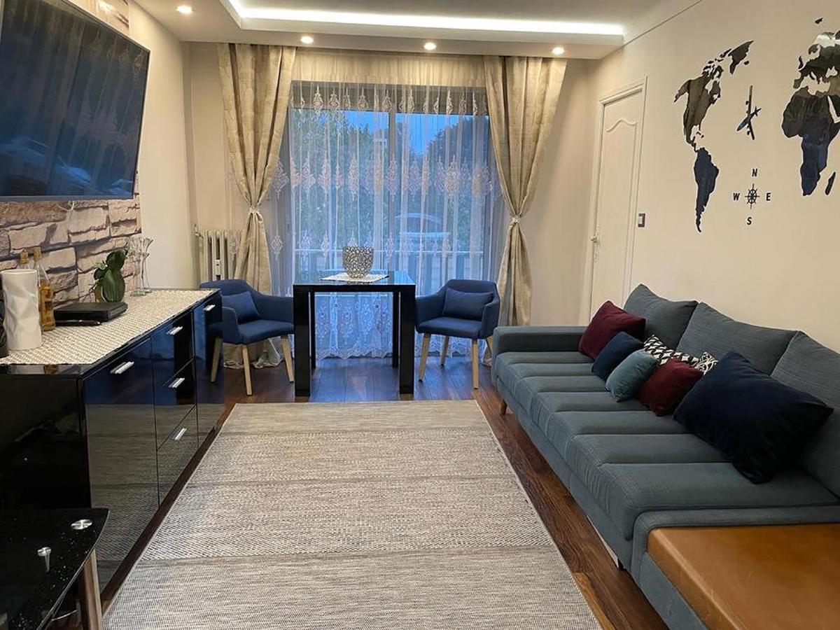 Apartment Charming Ac 2-bedroom Center Family, Couples Friendly