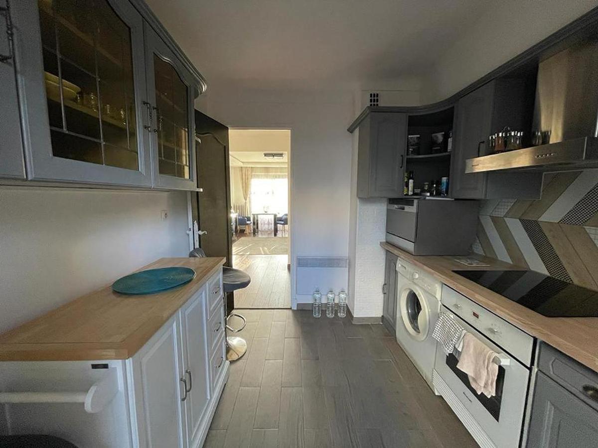 Charming Ac 2-bedroom Center Family, Couples Friendly Apartment *