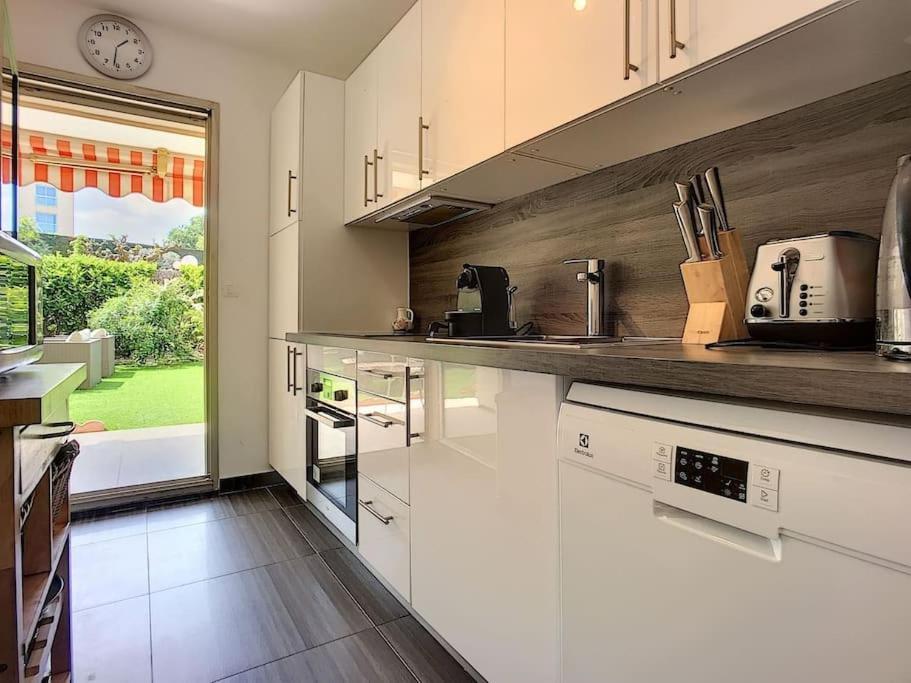 Rabiac - Charming 1 Bedroom With Private Garden Apartamento Antibes