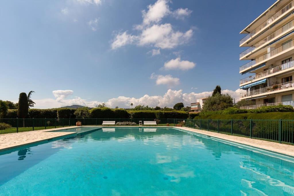 Apartment Bel Avec Terrasse, Piscine, Parking Prive Et Club De Tennis, Padel En Sus
