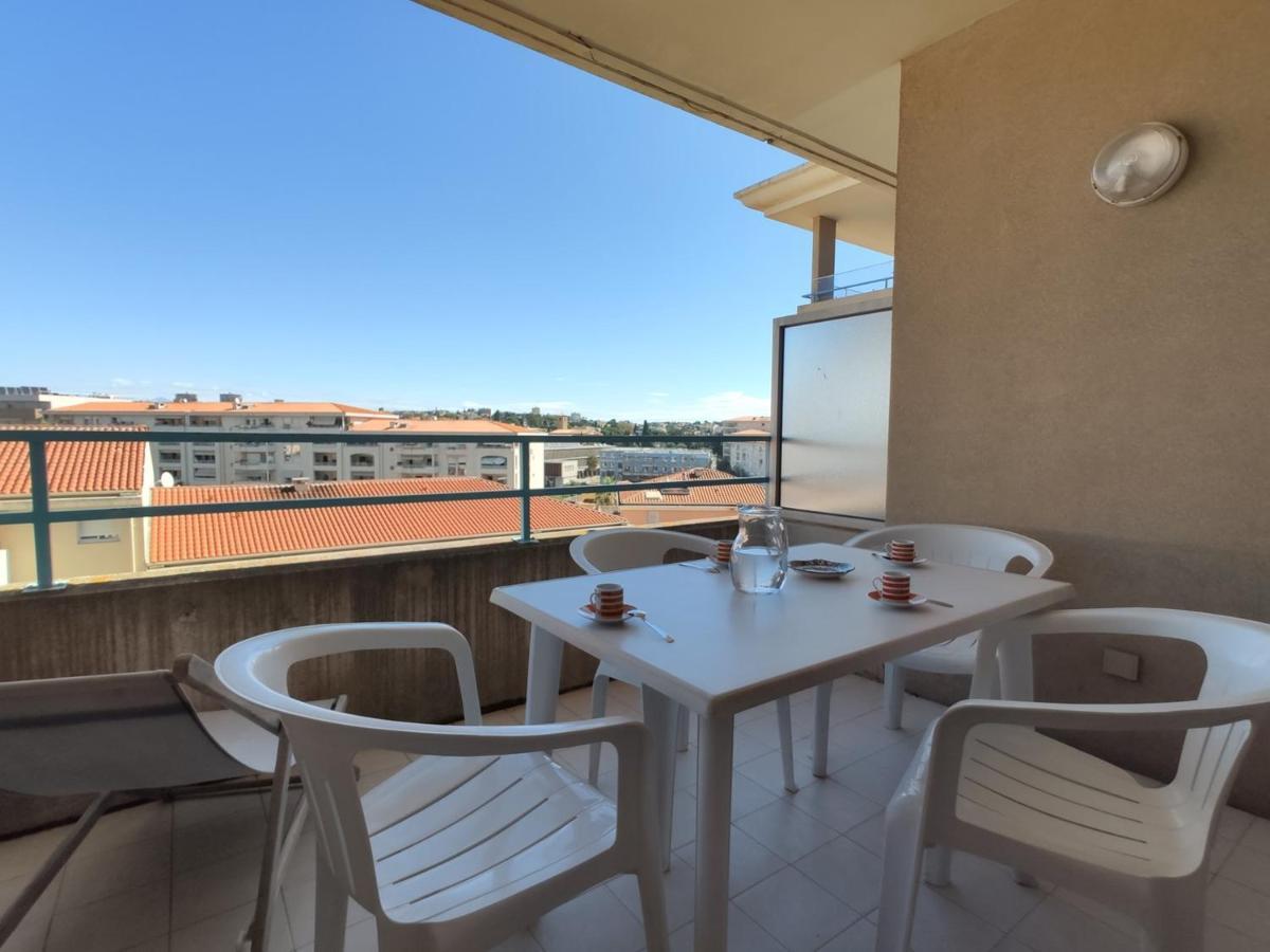 2 Pieces Avec Piscine, Terrasse Et A 400m De La Plage A - Fr-1-252-164 *