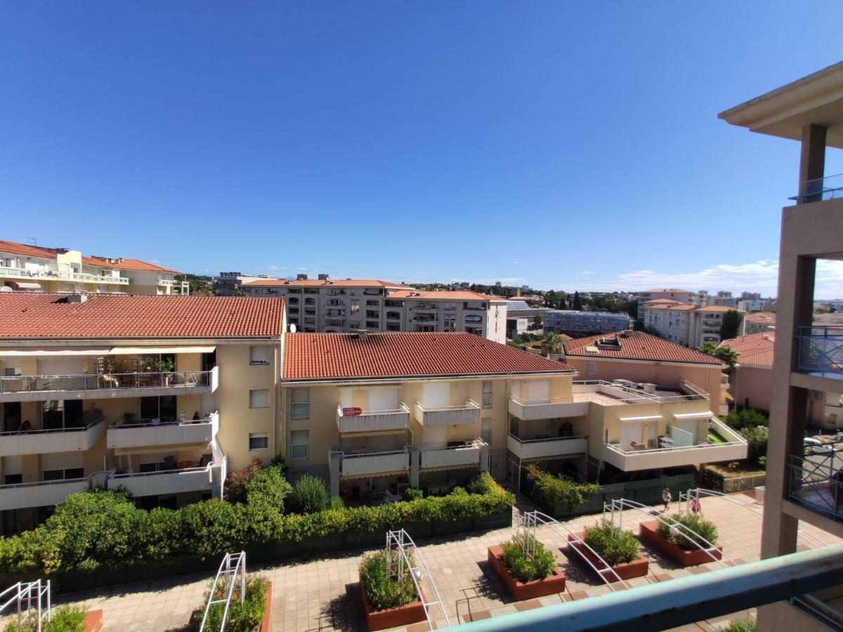 2 Pieces Avec Piscine, Terrasse Et A 400m De La Plage A - Fr-1-252-164 *