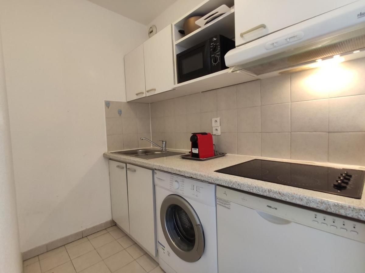 Apartment 2 Pieces Avec Piscine, Terrasse Et A 400m De La Plage A - Fr-1-252-164 Antibes