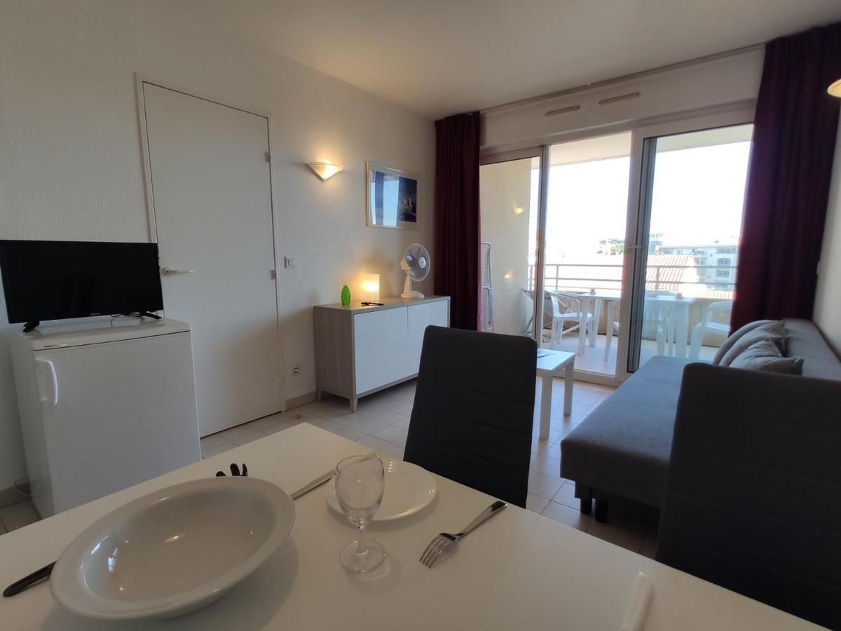 2 Pieces Avec Piscine, Terrasse Et A 400m De La Plage A - Fr-1-252-164