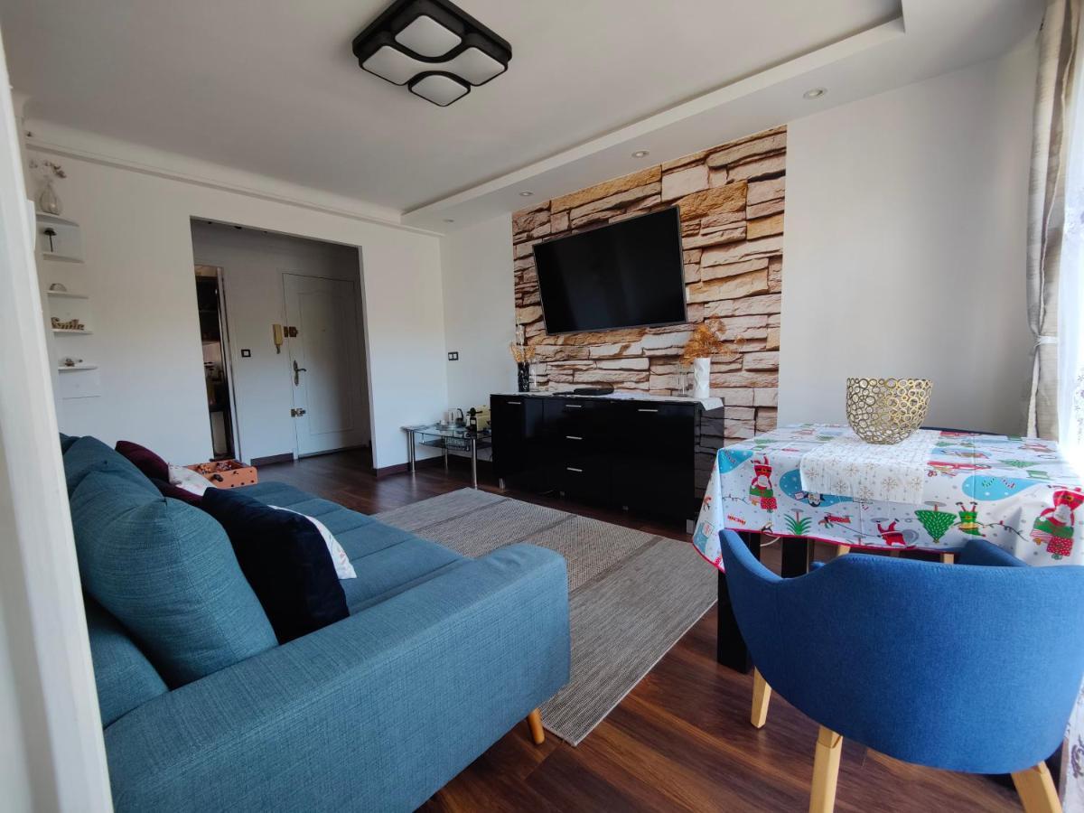 Charming Ac 2-bedroom Center Family, Couples Friendly