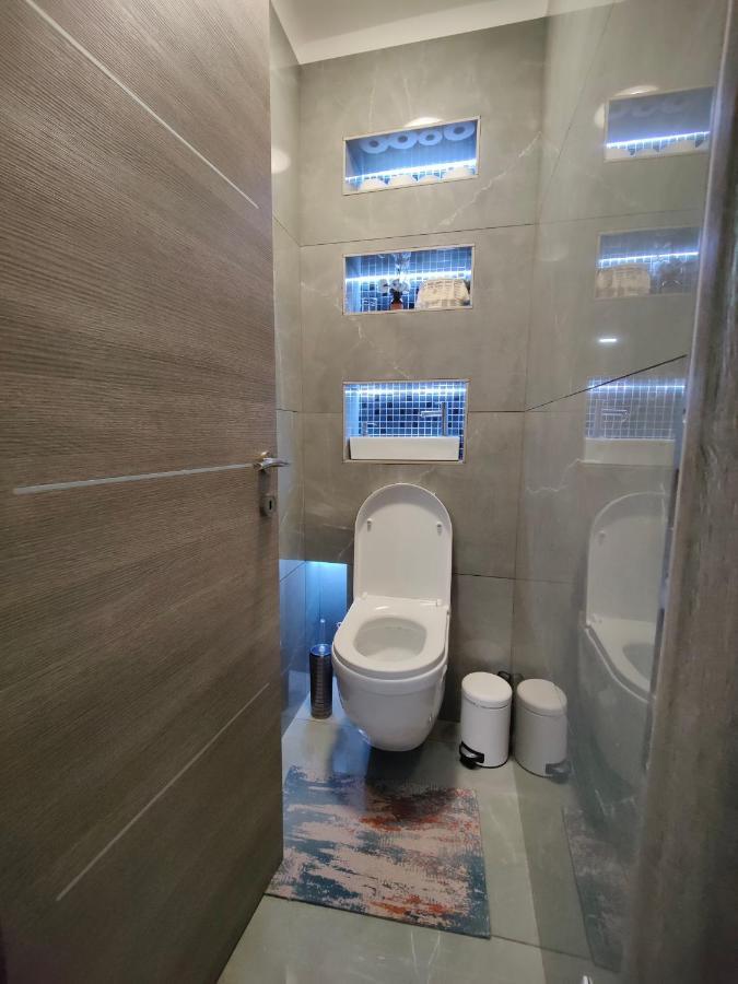 Charming Ac 2-bedroom Center Family, Couples Friendly *