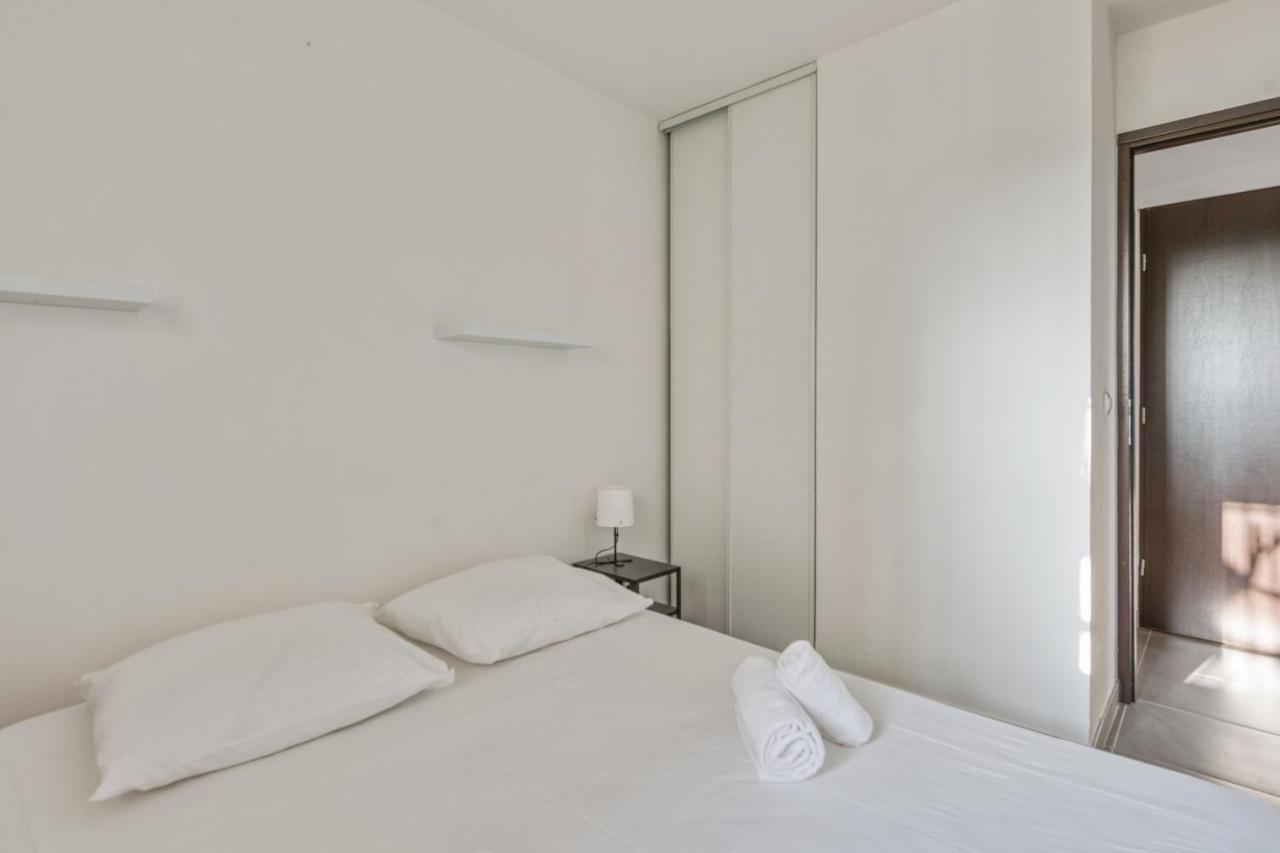 Cozy With Huge Terrace And Swimmingpool - Welkeys Apartment *