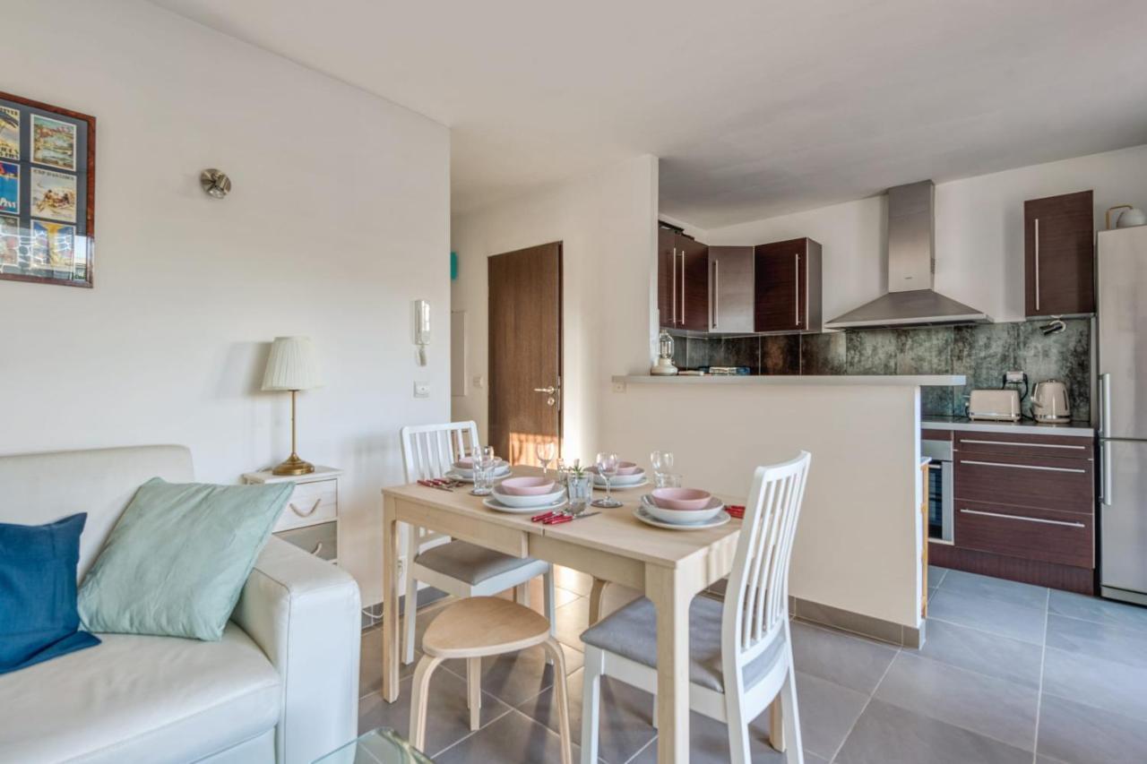 Cozy With Huge Terrace And Swimmingpool - Welkeys * Antibes