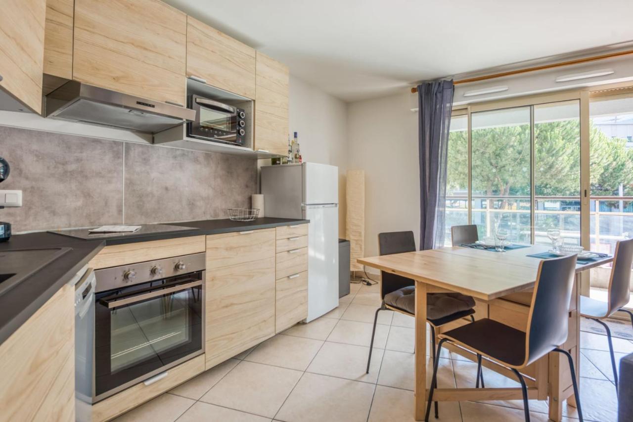 Nice Air Conditioned With A Balcony - - Welkeys Apartment *