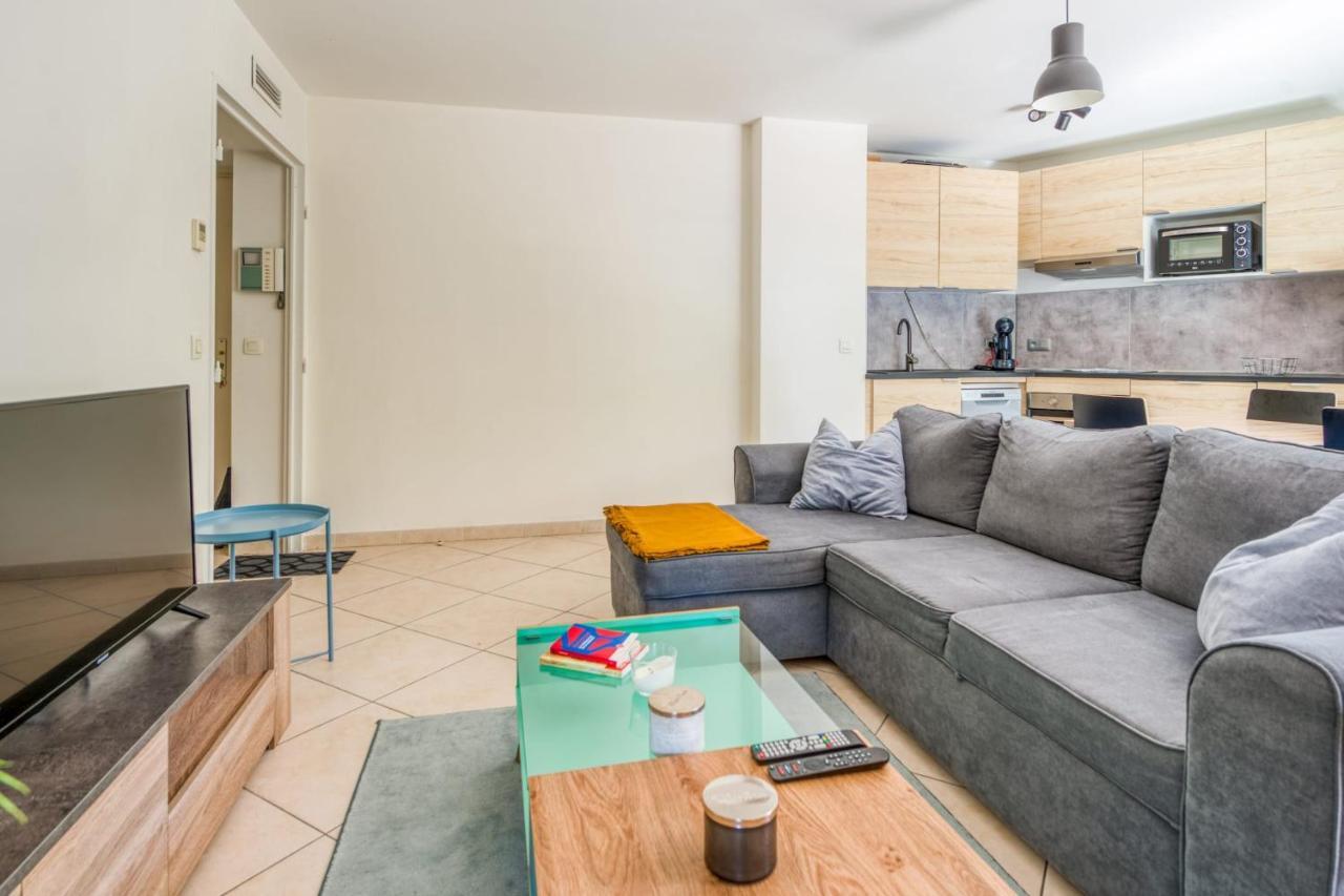Nice Air Conditioned With A Balcony - - Welkeys Apartment *